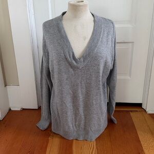 Treasure & Bond V Neck‎ Grey Sweater Medium